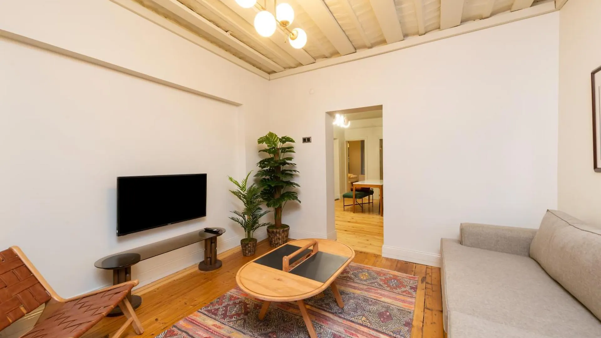 Апартаменты Maison Chic : Newly Renovated 3Br In City Center Стамбул