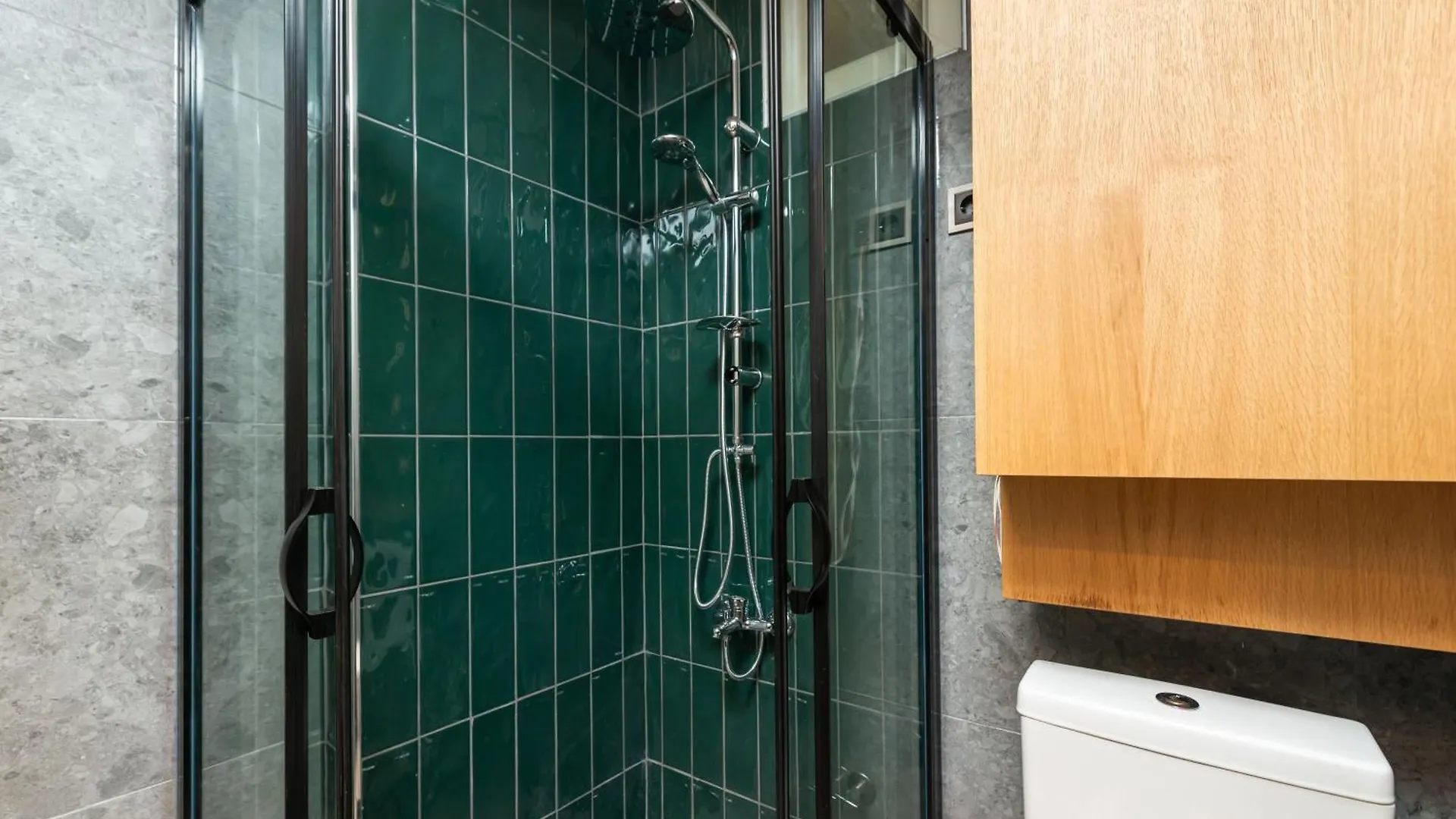 Апартаменты Maison Chic : Newly Renovated 3Br In City Center Стамбул