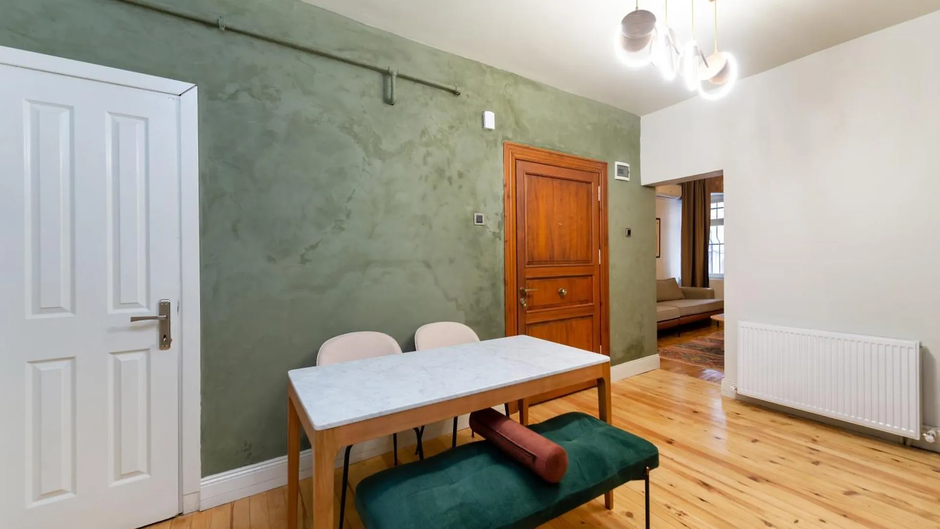 Apartment Maison Chic : Newly Renovated 3Br In City Center Istanbul Turkey